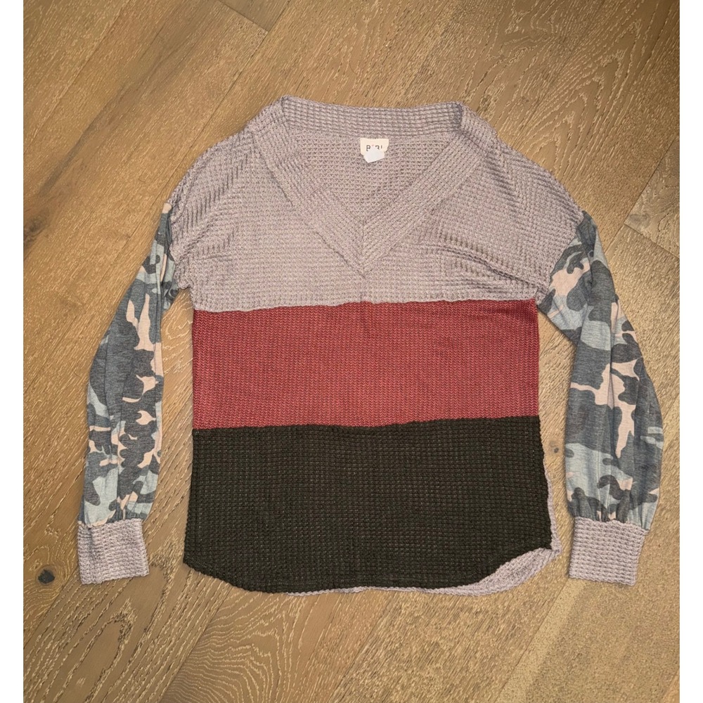 BiBi Womens Waffle Knit Colorblock Camo Sleeve V-Neck Thermal Top Grey Medium